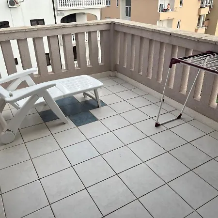 Apartament Zdrava *