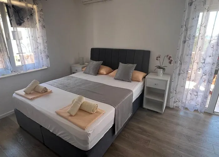 Apartament Zdrava *